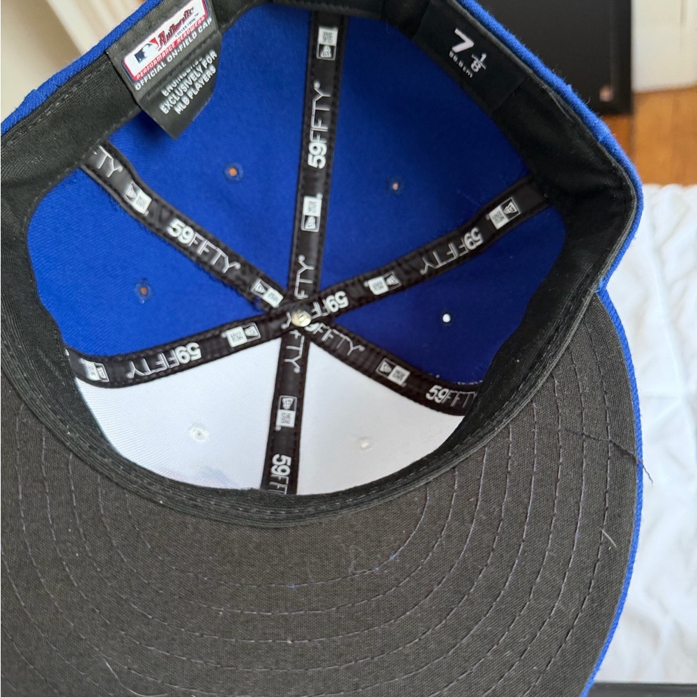 Toronto Blue Jays New Era Fitted Cap Hat (7 1/8) - Picture 4 of 6